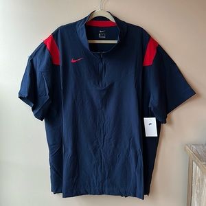 Beautiful Nike short sleeve wind shirt! Great for golf, or any other activity!